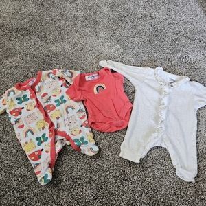 Newborn baby onesies